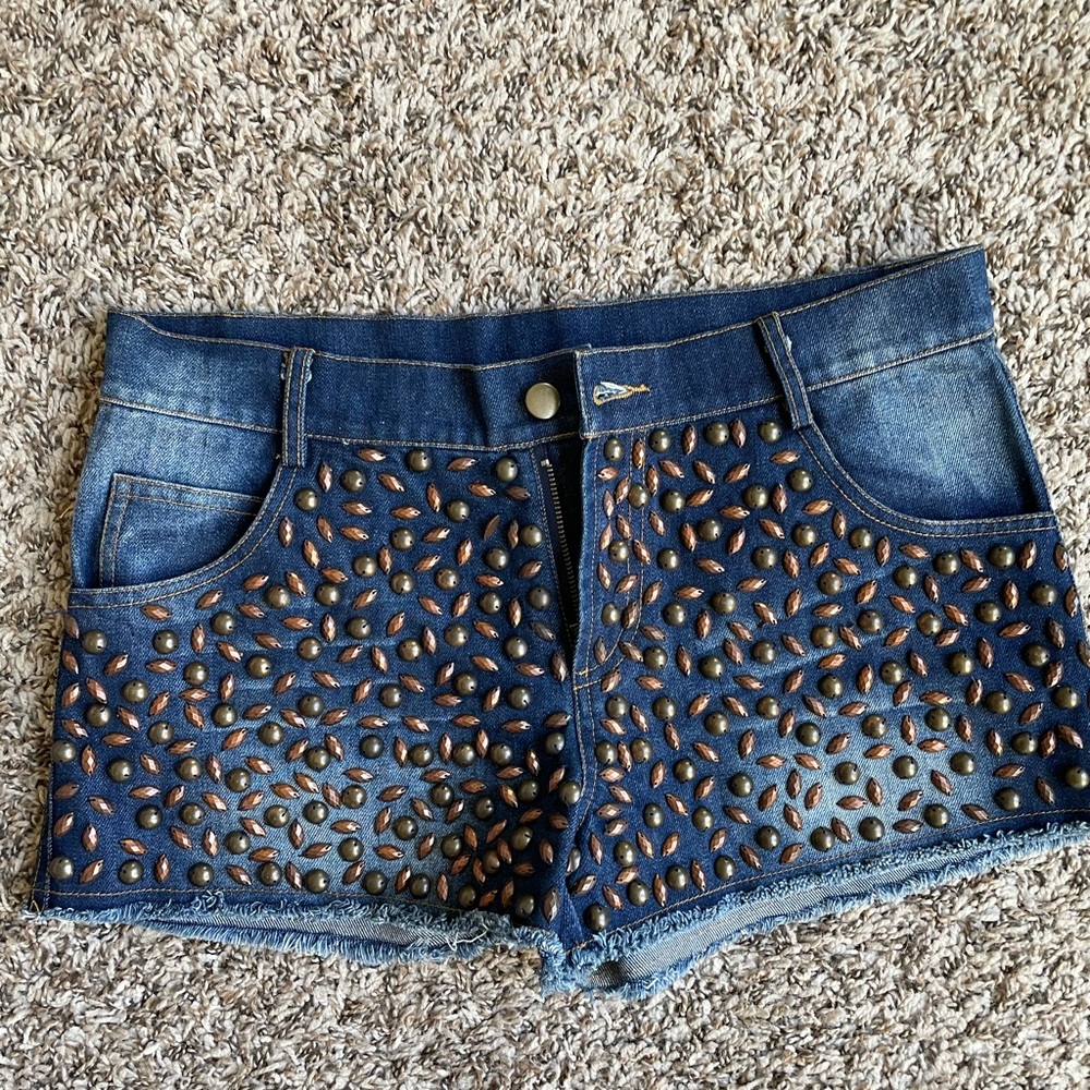 Shorts with stone details